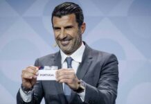 Football : Luis Figo réclame le départ immédiat de Gianni Infantino