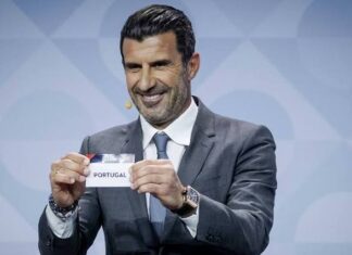 Football : Luis Figo réclame le départ immédiat de Gianni Infantino